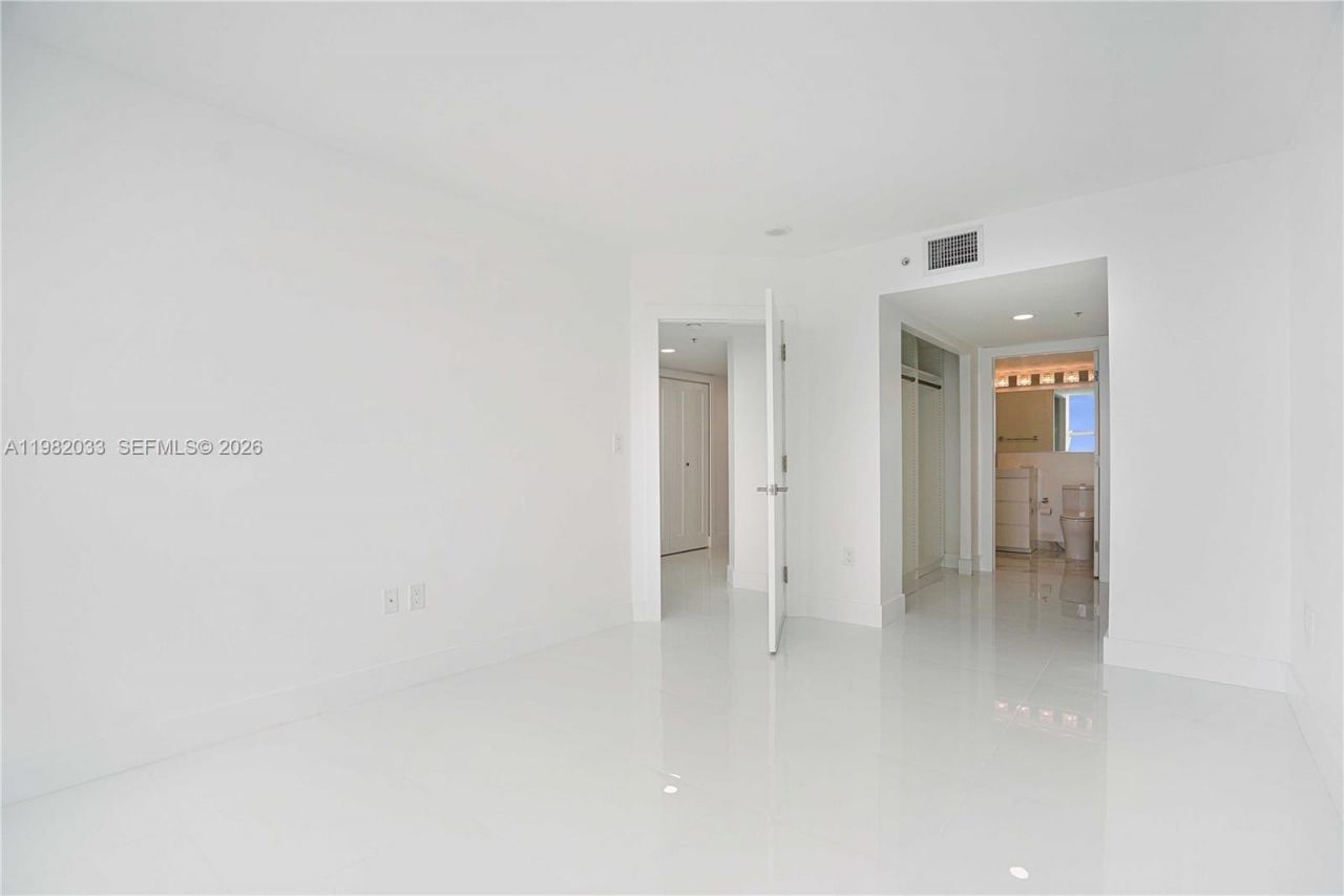 90 Alton Rd, Unit 2212, Miami Beach, FL 33139 Photo