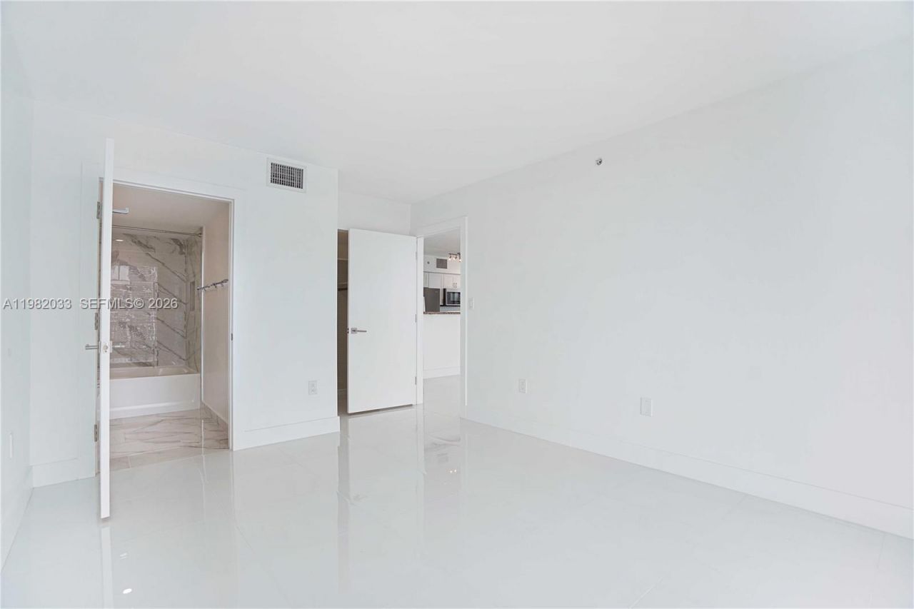 90 Alton Rd, Unit 2212, Miami Beach, FL 33139 Photo