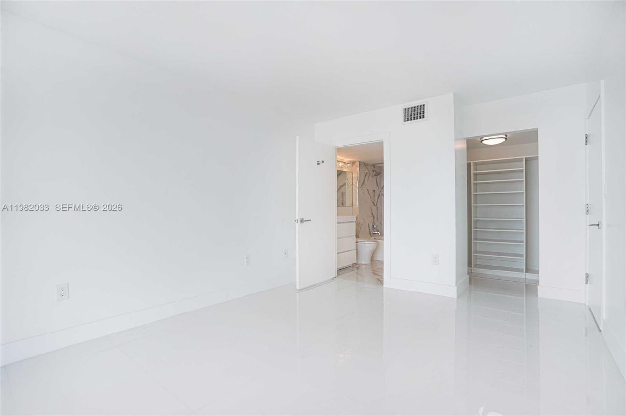 90 Alton Rd, Unit 2212, Miami Beach, FL 33139 Photo