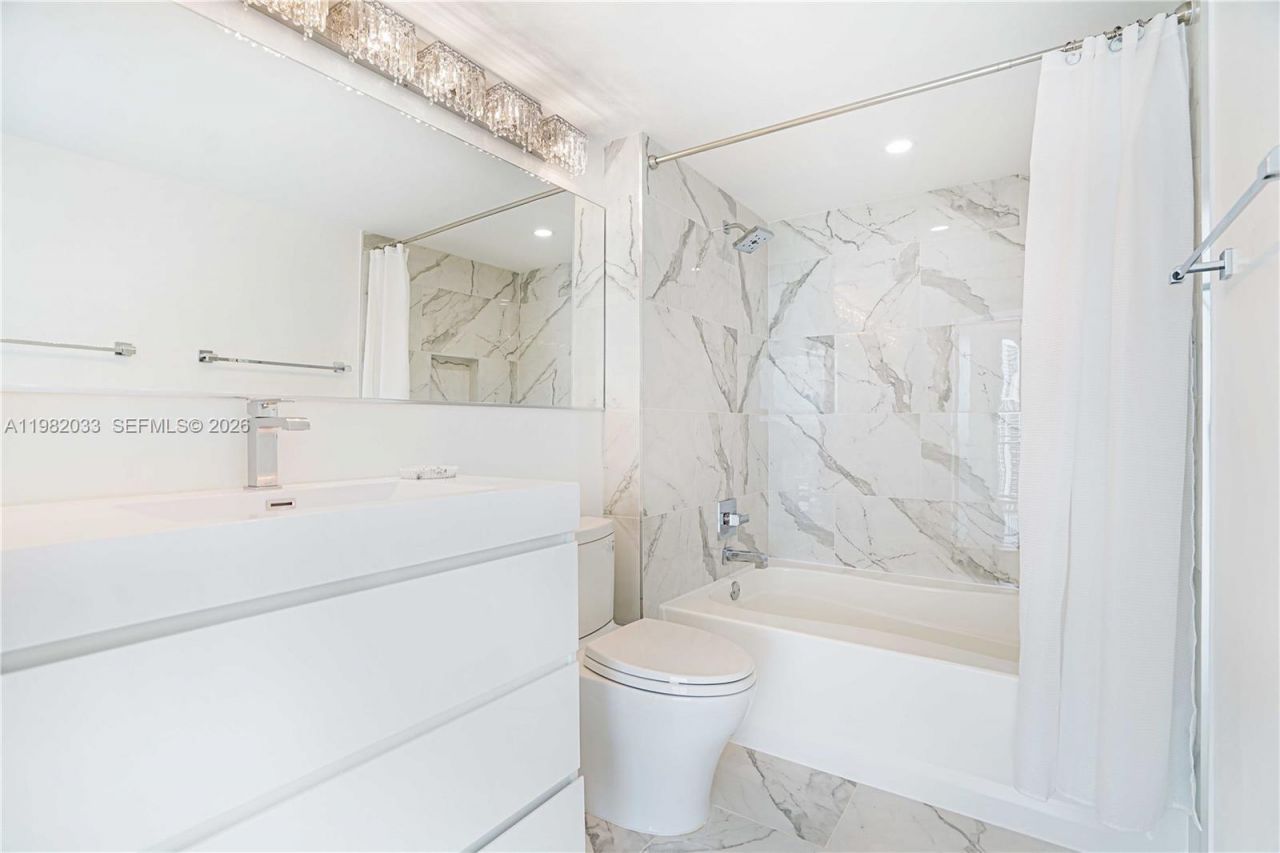 90 Alton Rd, Unit 2212, Miami Beach, FL 33139 Photo