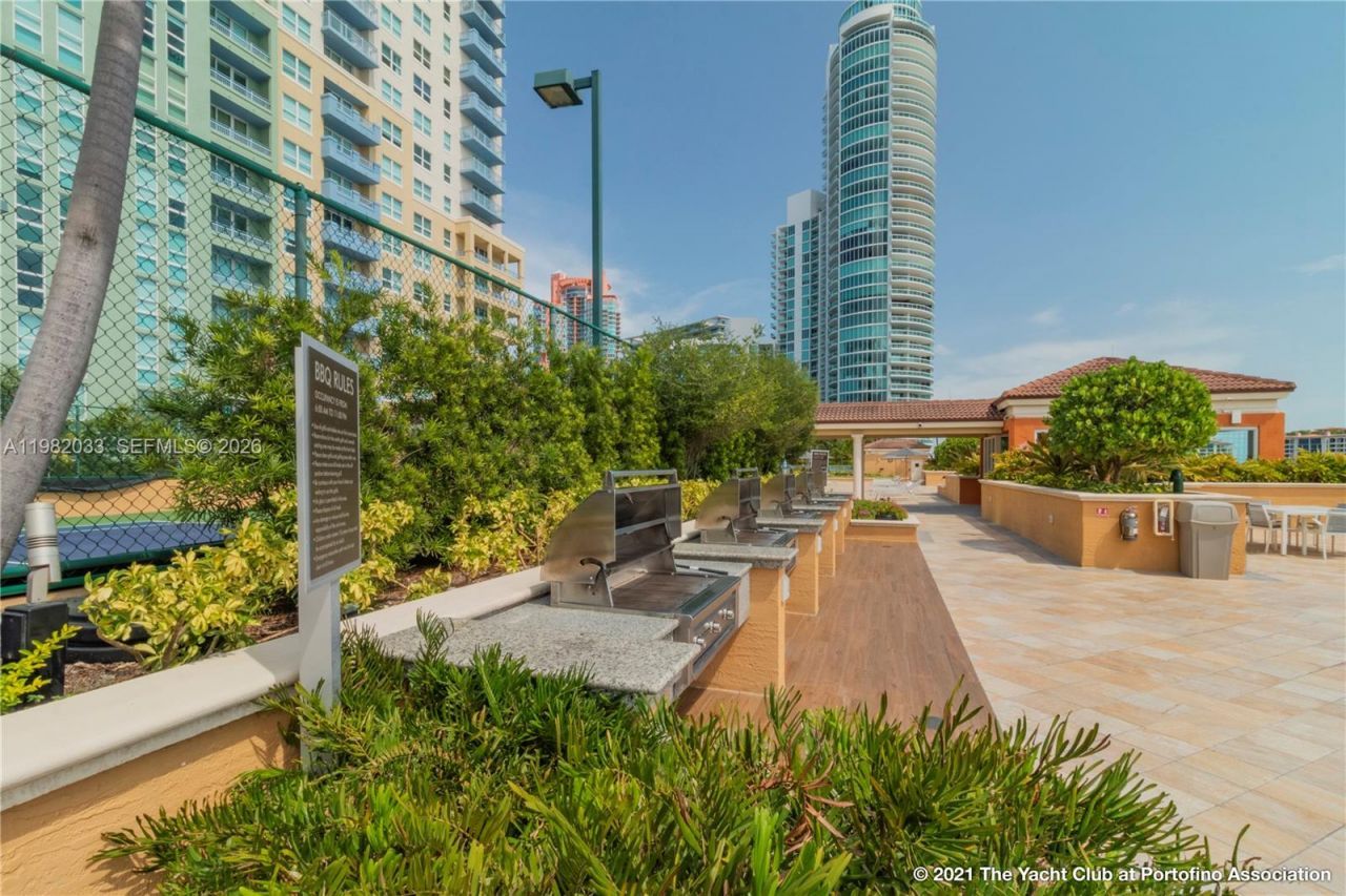 90 Alton Rd, Unit 2212, Miami Beach, FL 33139 Photo