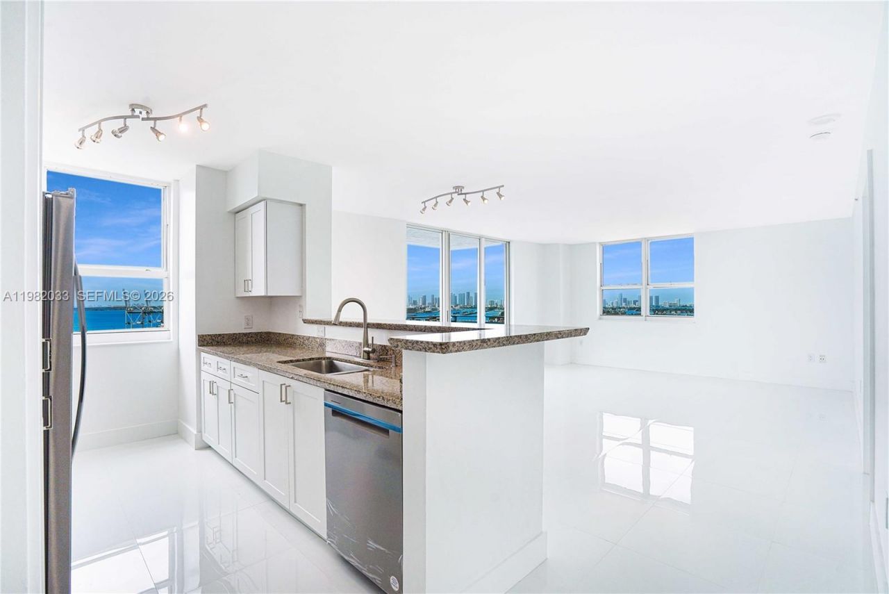 90 Alton Rd, Unit 2212, Miami Beach, FL 33139 Photo