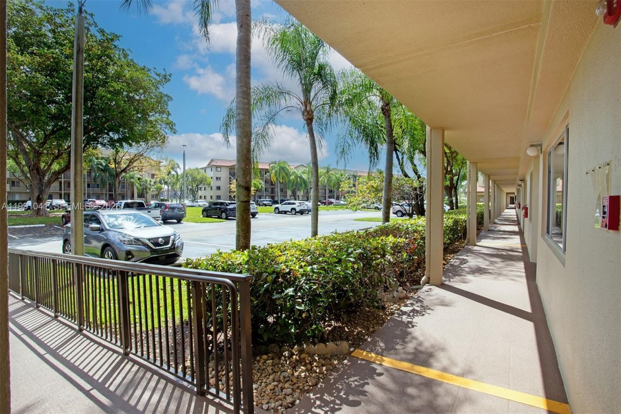 900 SW 142nd Ave , Unit 115L, Pembroke Pines, FL 33027 Photo