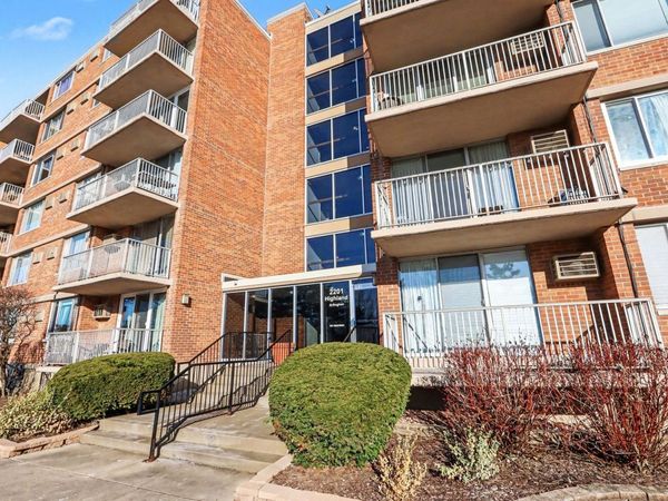 2201 S Highland Avenue , Unit 4L, Lombard, IL 60148