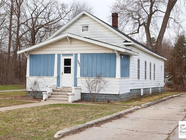 293 N 3rd Avenue, Fruitport, MI 49415
