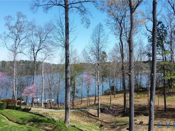 24 Spinnaker Cove Drive, Midlothian, VA 23112
