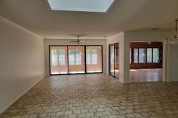 124 University Circle photo 4