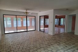 124 University Circle photo 4