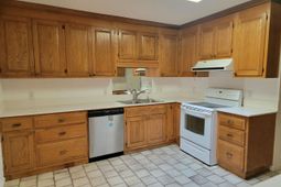 124 University Circle photo 4