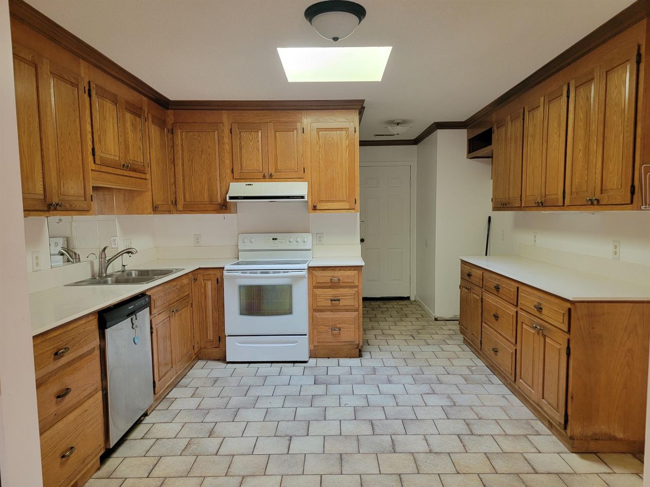 124 University Circle Photo 6