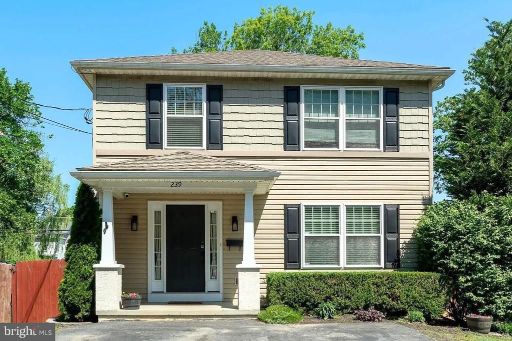 239 RAILROAD AVENUE , EPHRATA, PA 17522