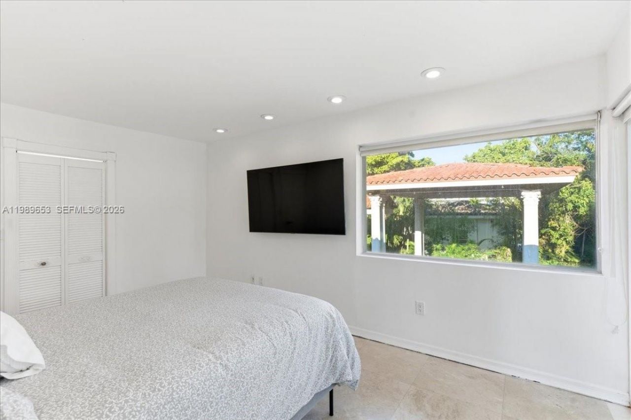 1249 Biscaya Dr , Surfside, FL 33154 Photo