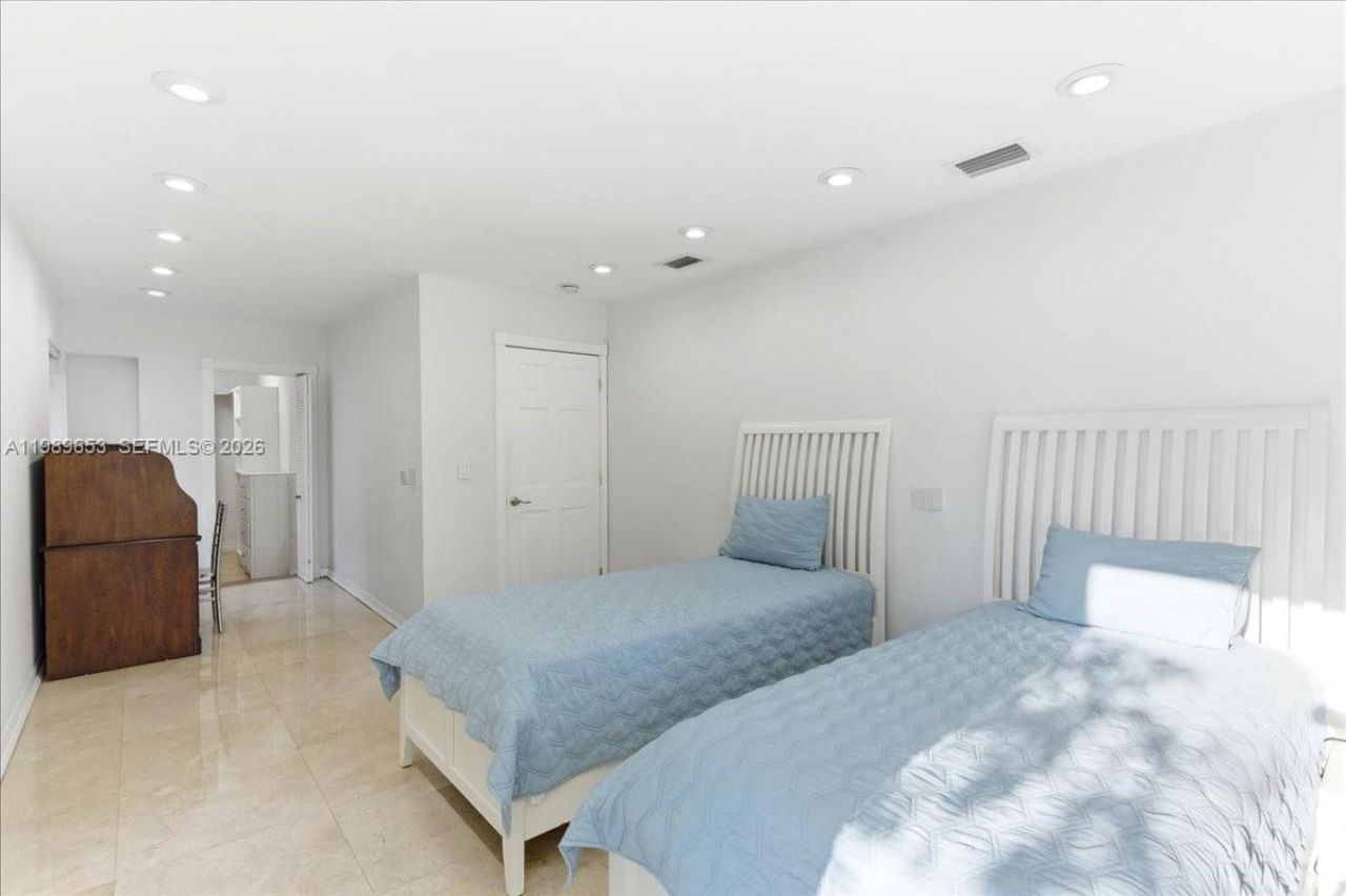 1249 Biscaya Dr , Surfside, FL 33154 Photo