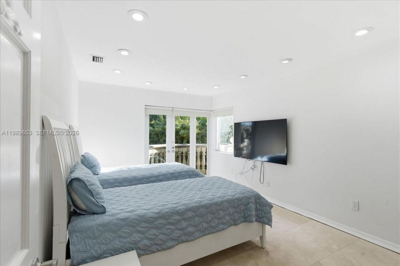 1249 Biscaya Dr , Surfside, FL 33154 Photo