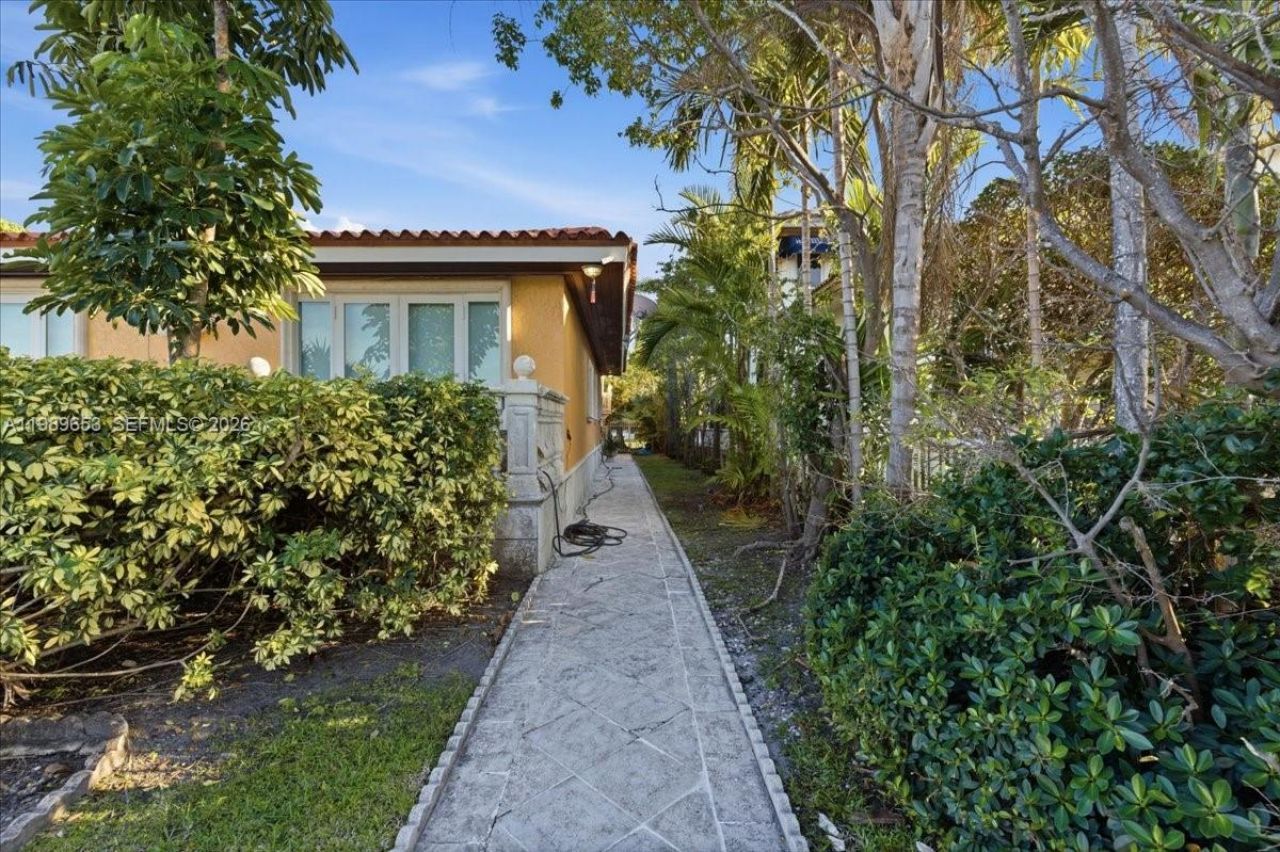 1249 Biscaya Dr , Surfside, FL 33154 Photo