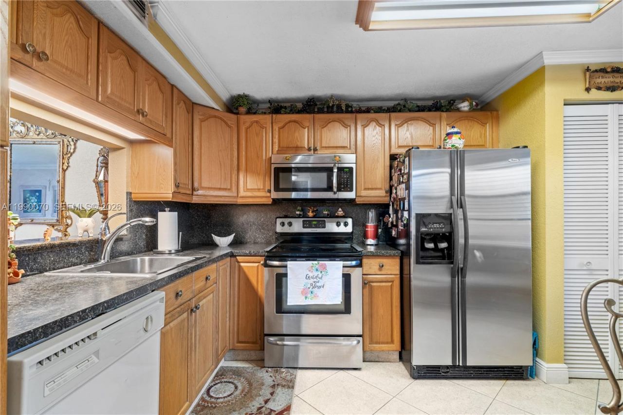 901 Colony Point Cir , Unit 503, Pembroke Pines, FL 33026 Photo