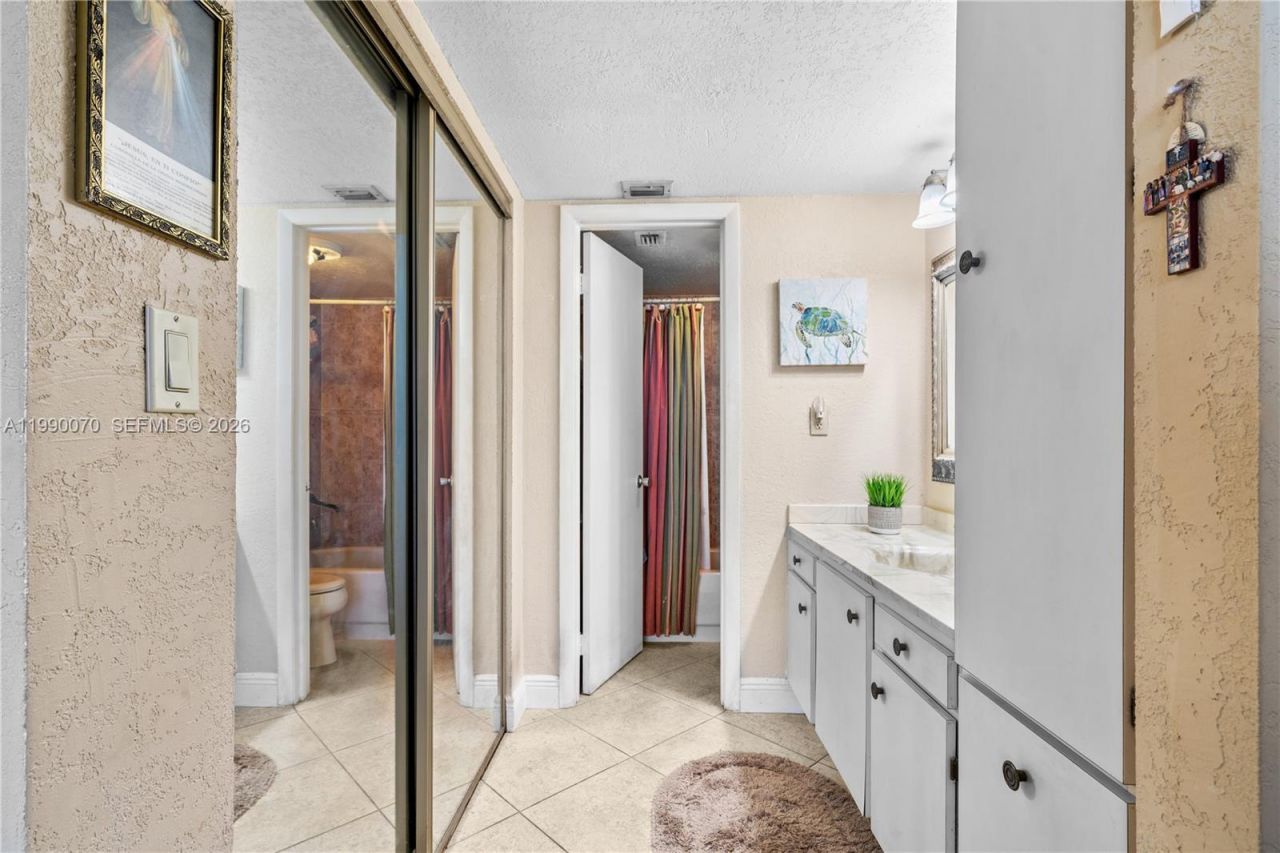 901 Colony Point Cir , Unit 503, Pembroke Pines, FL 33026 Photo