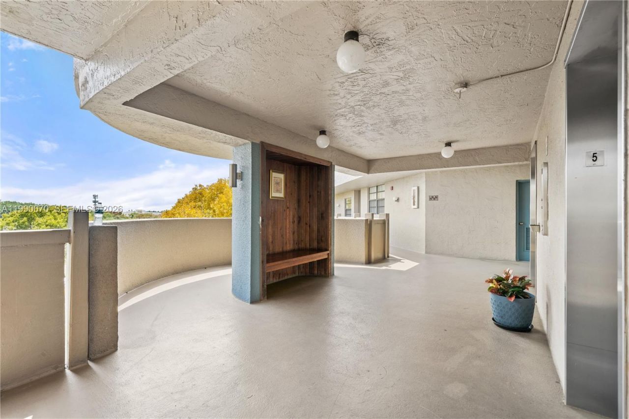 901 Colony Point Cir , Unit 503, Pembroke Pines, FL 33026 Photo