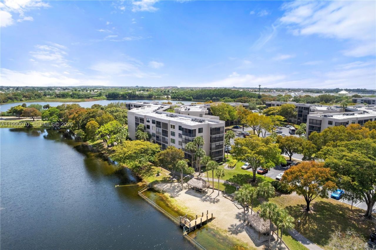 901 Colony Point Cir , Unit 503, Pembroke Pines, FL 33026 Photo