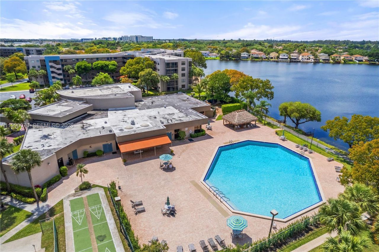 901 Colony Point Cir , Unit 503, Pembroke Pines, FL 33026 Photo