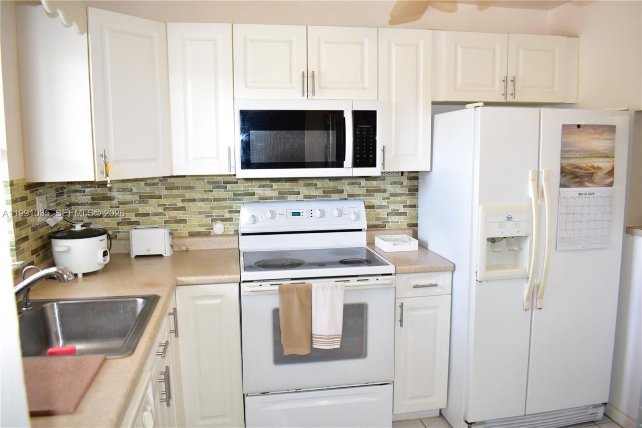 9800 Sunrise Lakes Blvd , Unit 208, Sunrise, FL 33322 Photo