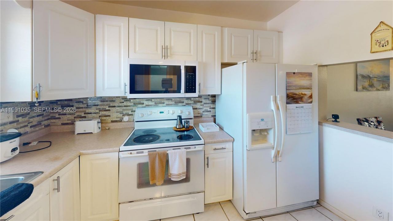 9800 Sunrise Lakes Blvd , Unit 208, Sunrise, FL 33322 Photo