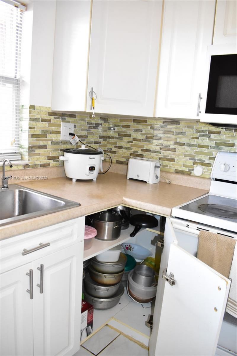 9800 Sunrise Lakes Blvd , Unit 208, Sunrise, FL 33322 Photo