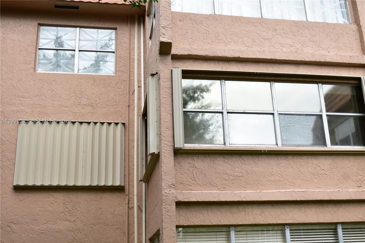 9800 Sunrise Lakes Blvd , Unit 208, Sunrise, FL 33322 Photo