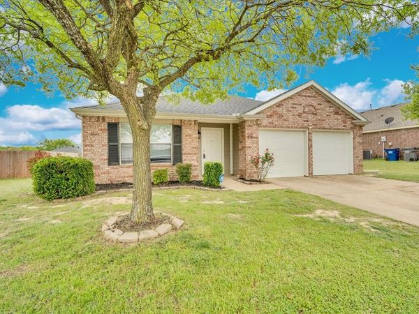 818 Cascade Drive , Glenn Heights, TX 75154