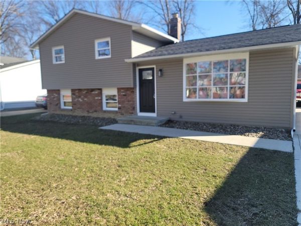 38136 Parkway Boulevard, Willoughby, OH 44094