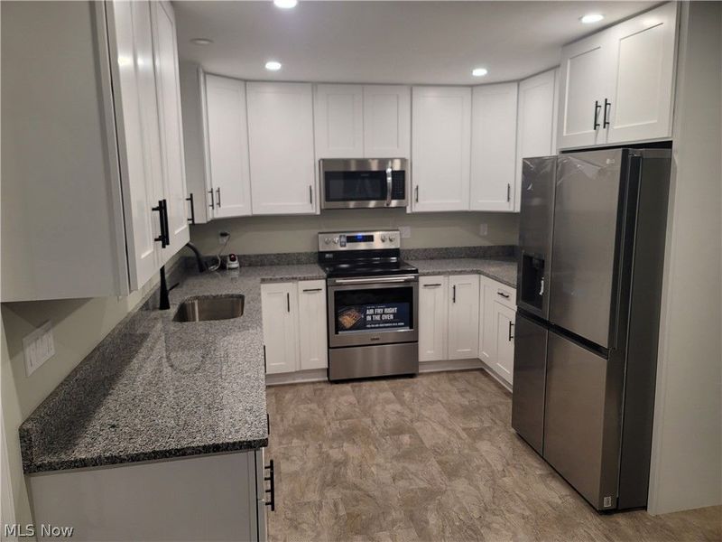 38136 Parkway Boulevard, Willoughby, OH 44094 Photo 2