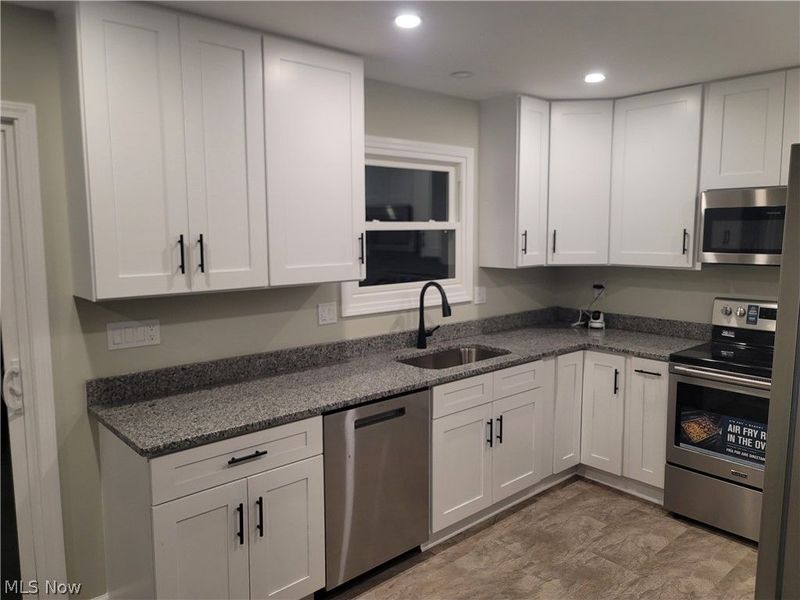 38136 Parkway Boulevard, Willoughby, OH 44094 Photo 3