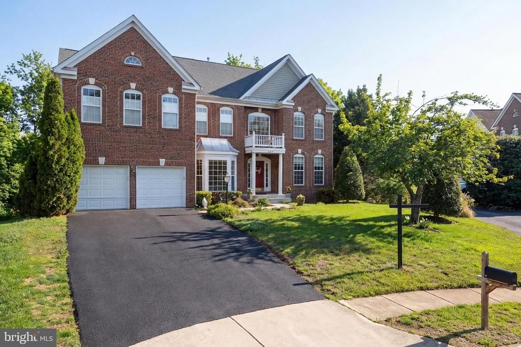 12494 Cliff Edge Drive, Herndon, VA 20170 Main Photo