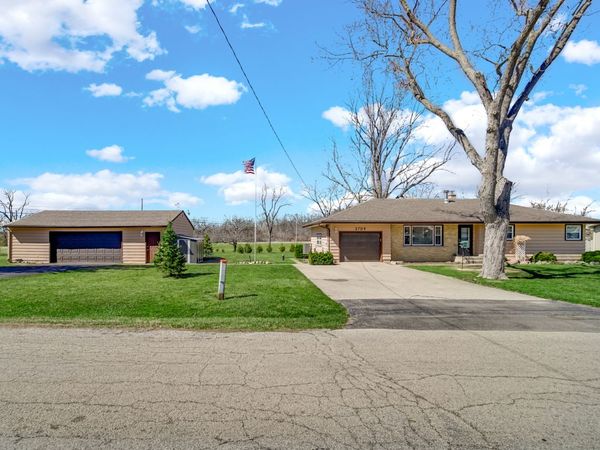 3709 Hawthorne Street , Harvard, IL 60033