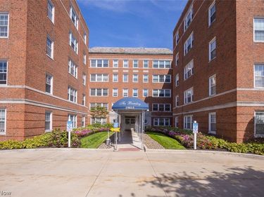 19015 Van Aken Boulevard, Unit 406, Shaker Heights, OH 44122