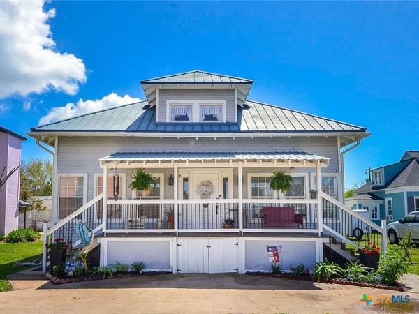 205 Main Street , Palacios, TX 77465