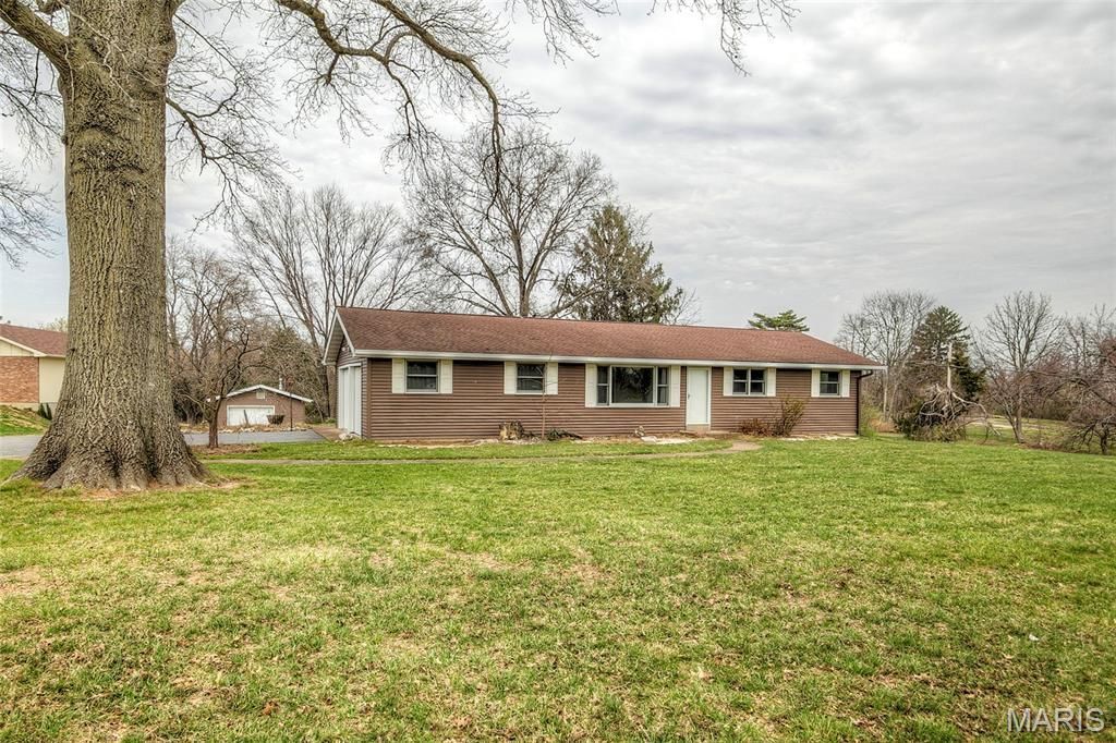 17370 Old Jamestown Road, Florissant, MO 63034 Main Photo