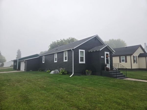 300 E 2nd Avenue S, Cavalier, ND 58220