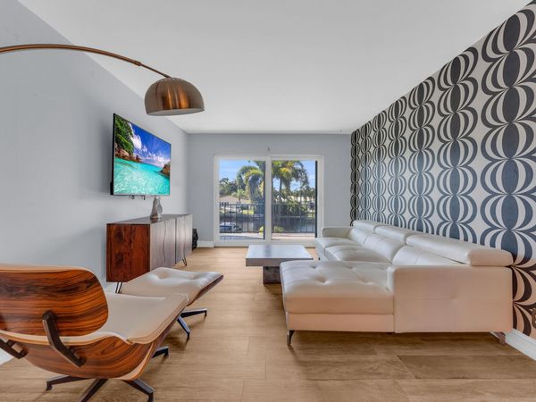 3004 NE 5th Terrace, Unit 206-c, Wilton Manors, FL 33334