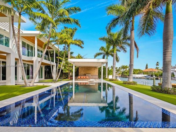 3465 N Meridian Ave , Miami Beach, FL 33140