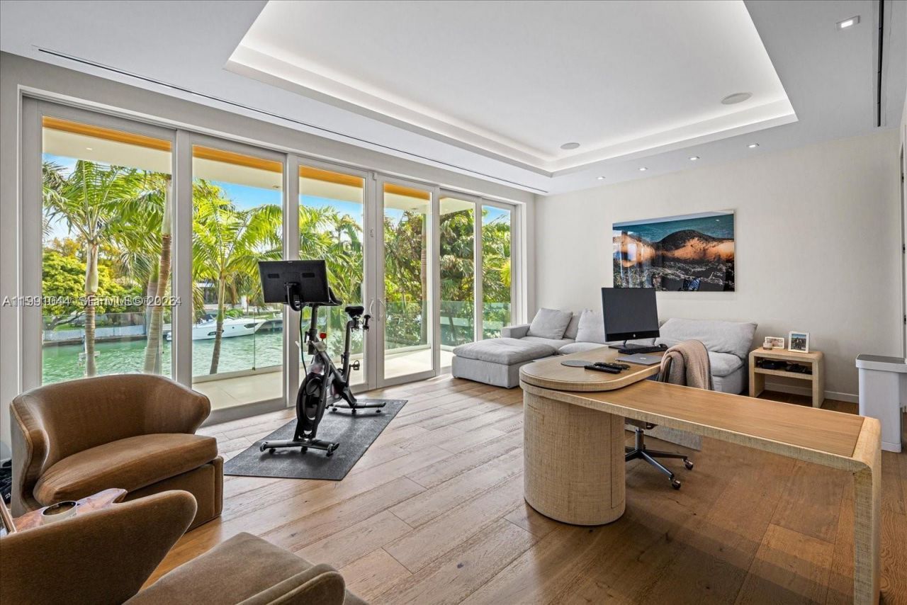 3465 N Meridian Ave , Miami Beach, FL 33140 Photo