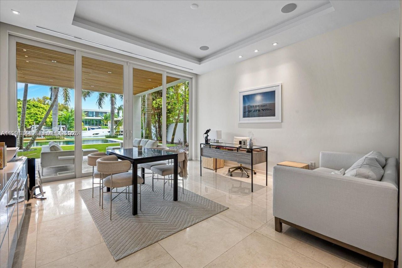 3465 N Meridian Ave , Miami Beach, FL 33140 Photo