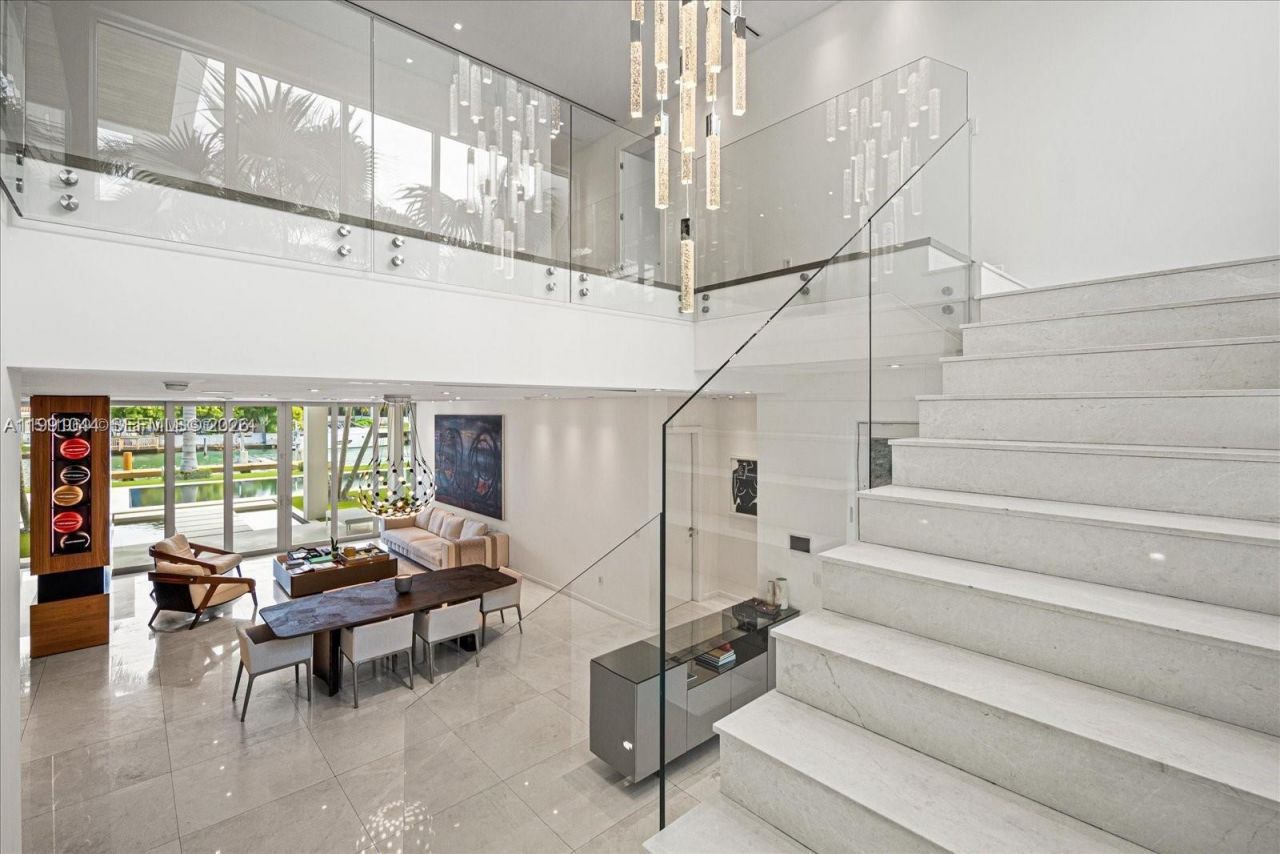 3465 N Meridian Ave , Miami Beach, FL 33140 Photo