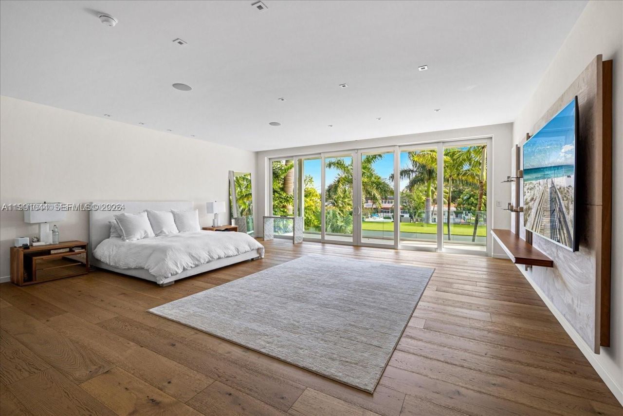 3465 N Meridian Ave , Miami Beach, FL 33140 Photo