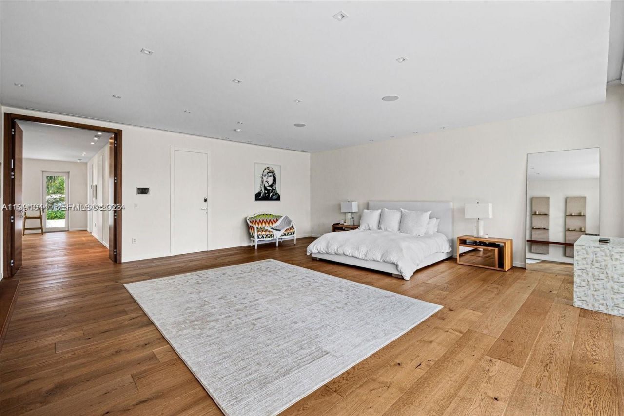 3465 N Meridian Ave , Miami Beach, FL 33140 Photo