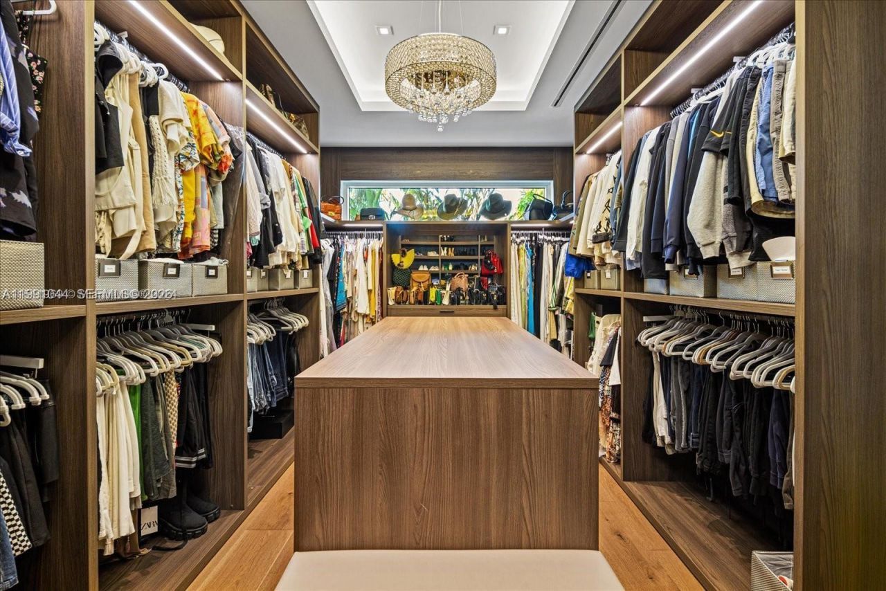 3465 N Meridian Ave , Miami Beach, FL 33140 Photo