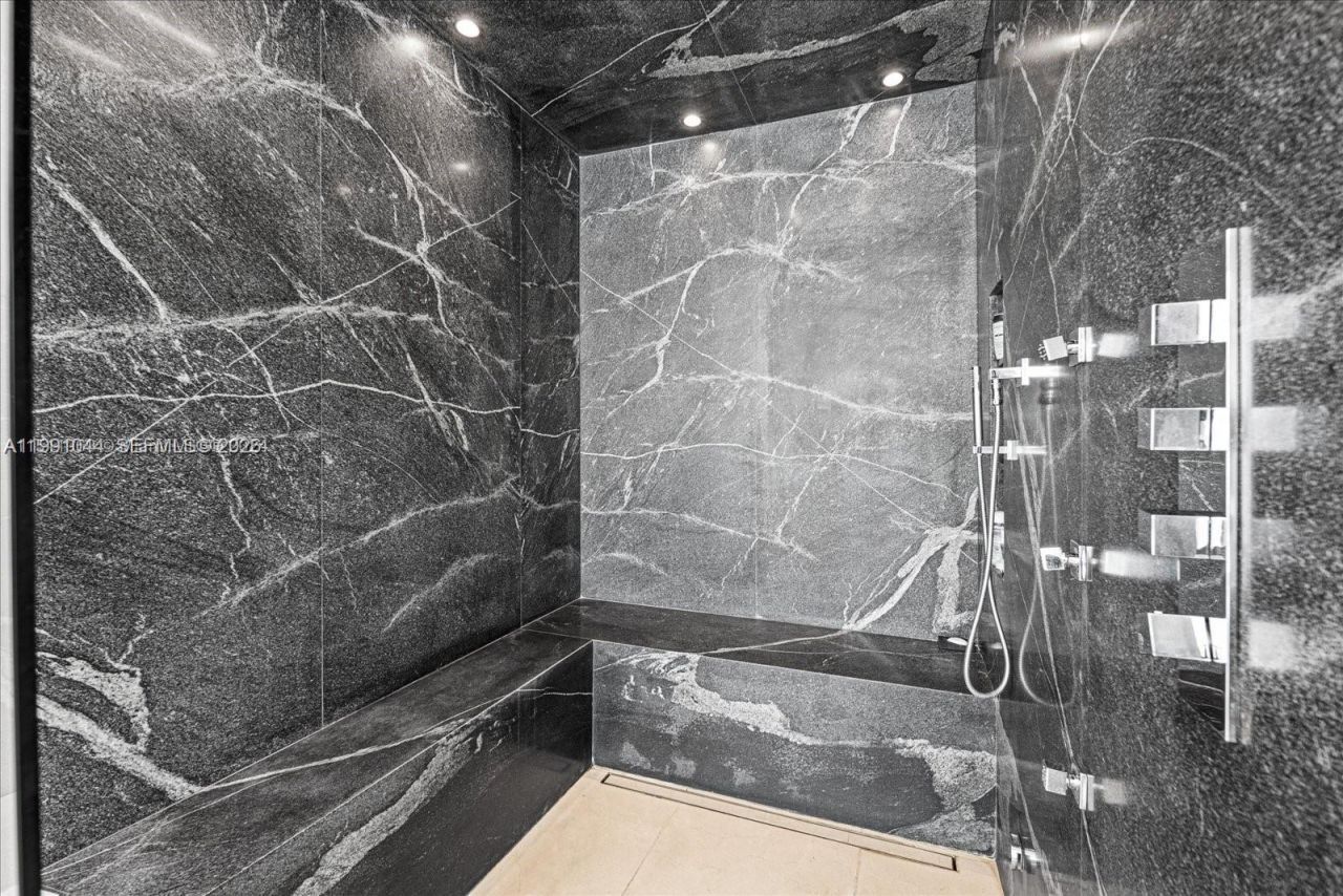 3465 N Meridian Ave , Miami Beach, FL 33140 Photo