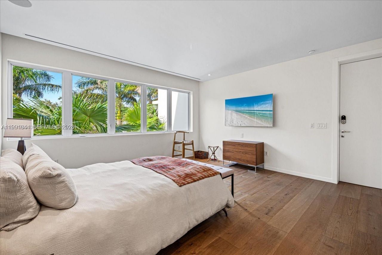 3465 N Meridian Ave , Miami Beach, FL 33140 Photo