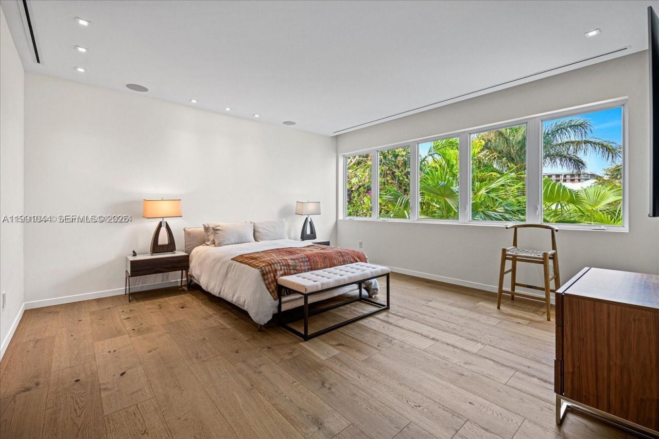 3465 N Meridian Ave , Miami Beach, FL 33140 Photo