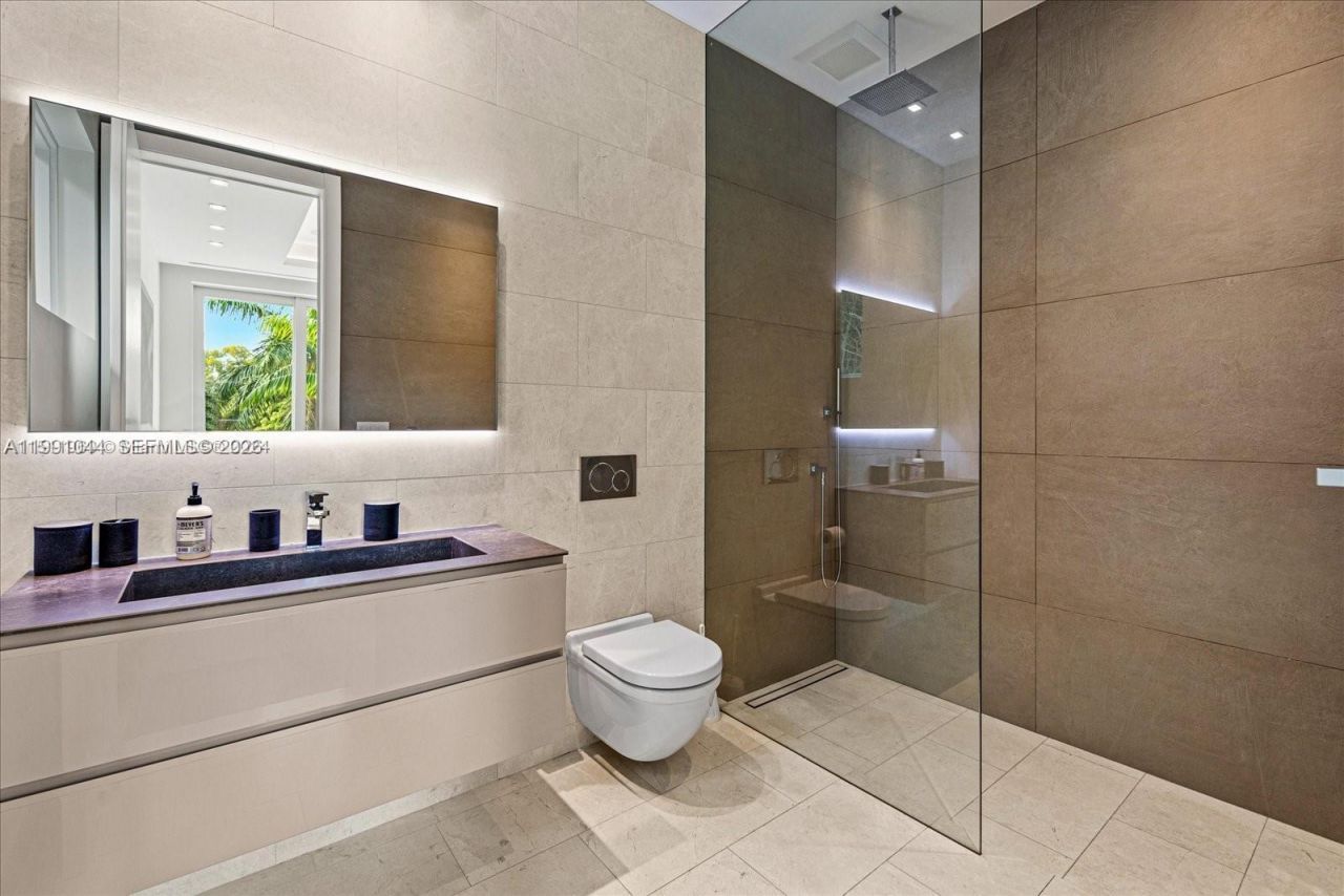 3465 N Meridian Ave , Miami Beach, FL 33140 Photo